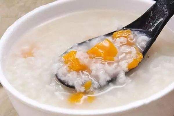 爽滑餃子王咸骨煲仔粥