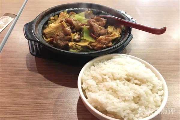 東崍閣黃燜雞米飯加盟