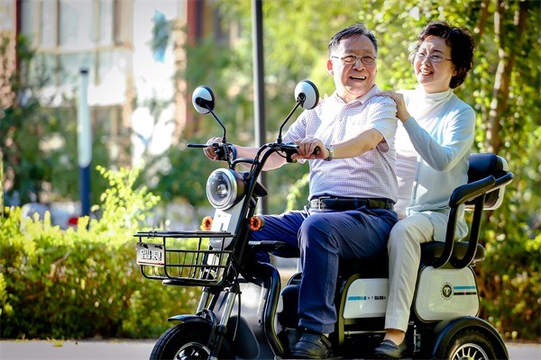 踏浪電動車