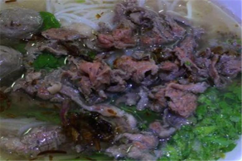 白塔牛肉粿條湯