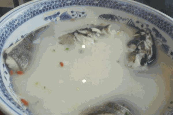 老阿爸燉魚(yú)湯