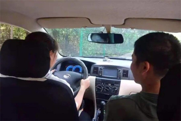 衡欣汽車陪駕加盟