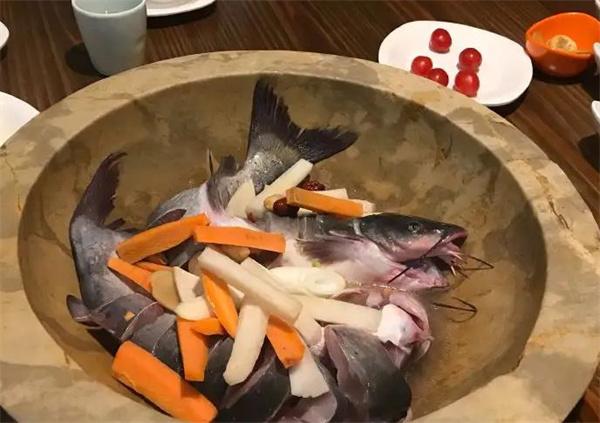 石器食代蒸汽石鍋魚