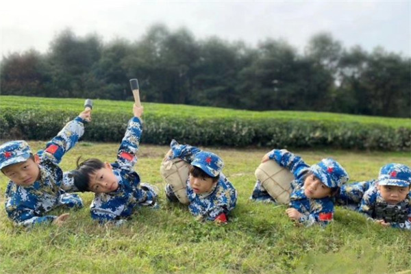 童軍連幼兒軍警加盟